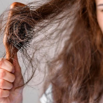 10 Cara Merawat Rambut Kering Agar Kembali Sehat dan Berkilau